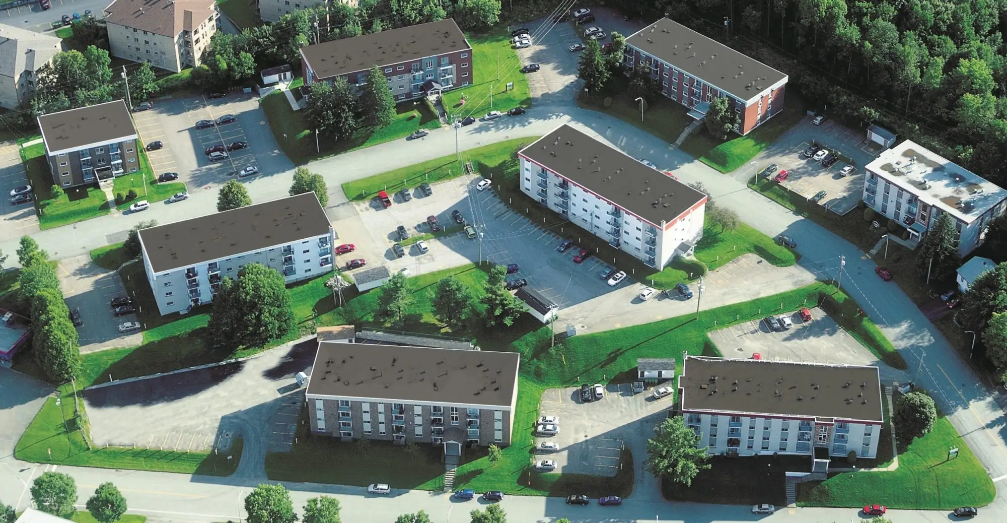 Vue aérienne des immeubles des rues Dubreuil et Tessier à Sherbrooke