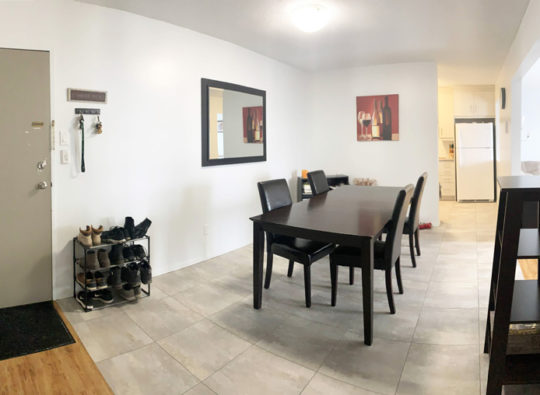 Grand appartement à louer rénové et situé au dernier étage